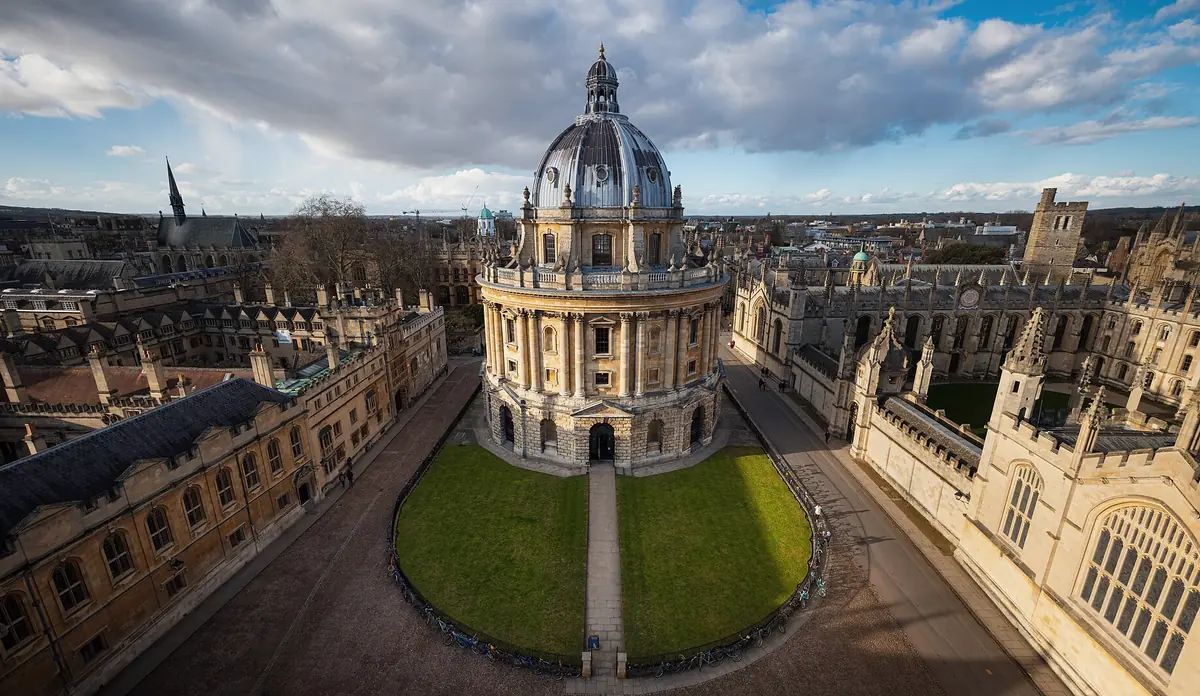 La Radcliffe Camera e i college di Oxford visti dall’alto